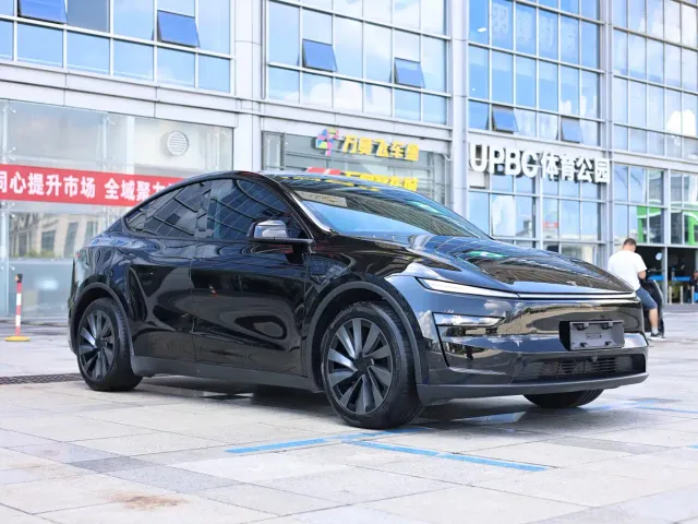 Tesla Model Y — Фото автомобиля 3