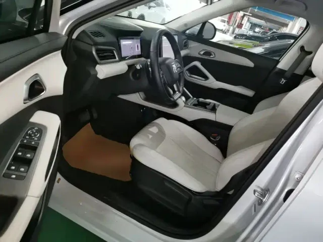BYD Yuan UP — Фото автомобиля 15
