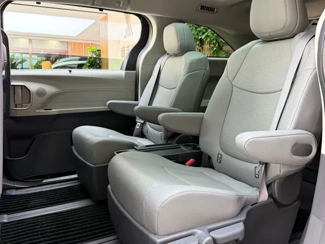 Toyota Granvia — Фото автомобиля 10