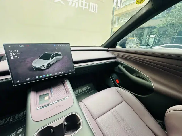 Xiaomi SU7 — Фото автомобиля 14