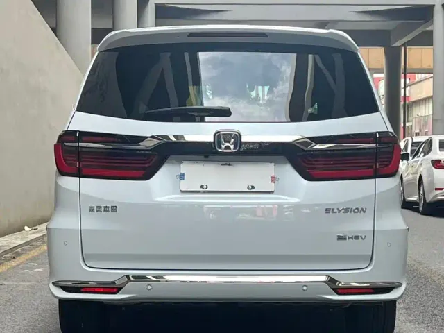 Honda Elysion — Фото автомобиля 4