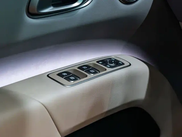 Li Auto i8 — Фото автомобиля 22