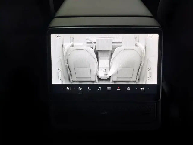 Tesla Model Y — Фото автомобиля 9