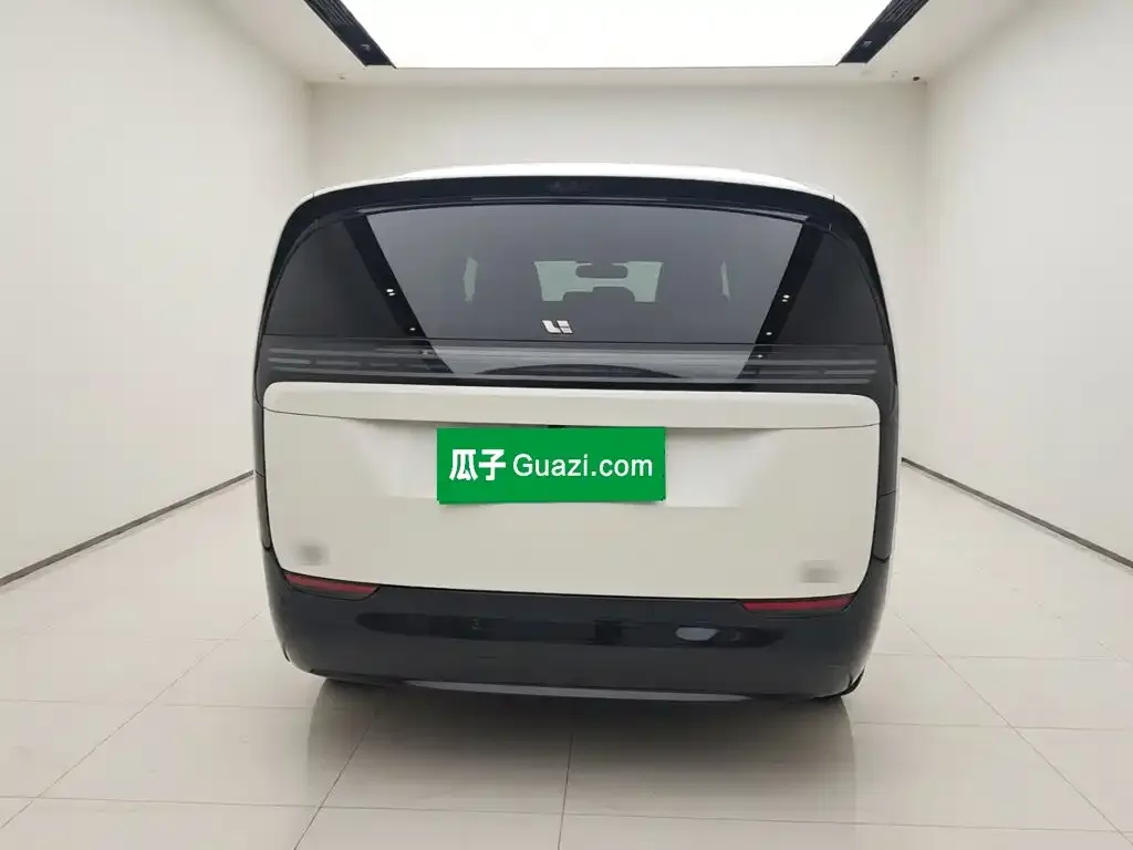 Li Auto Li Auto MEGA 2025 Ultra Smart Renewal Edition — Фото автомобиля 3