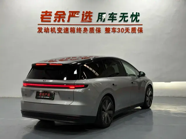 Li Auto i8 — Фото автомобиля 9