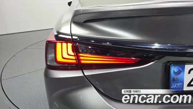 Lexus ES — Фото автомобиля 22