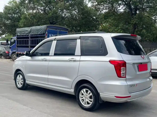Wuling Hongguang — Фото автомобиля 7