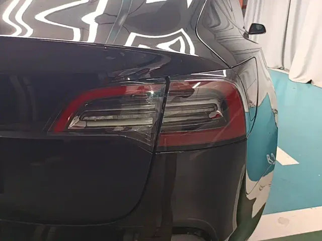 Tesla Model 3 — Фото автомобиля 7