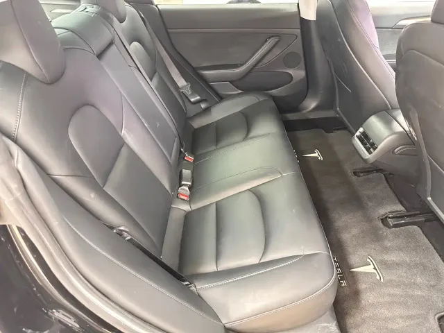 Tesla Model 3 — Фото автомобиля 15