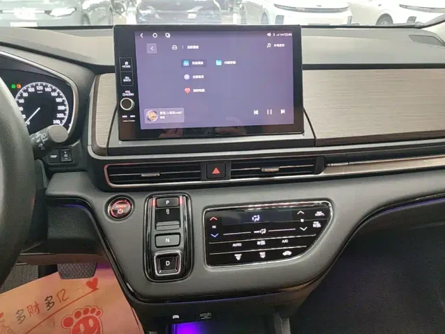 Honda Odyssey — Фото автомобиля 12
