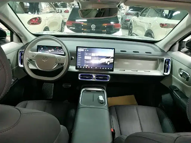 Leapmotor B10 — Фото автомобиля 9