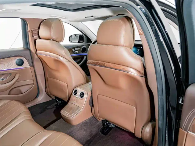 Mercedes-Benz E-Class — Фото автомобиля 19