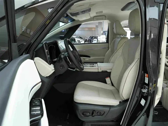 Lexus LM — Фото автомобиля 11