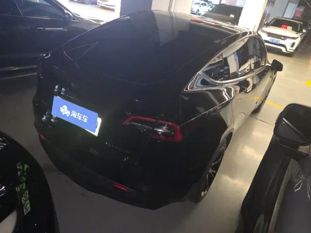 Tesla Model Y — Фото автомобиля 3