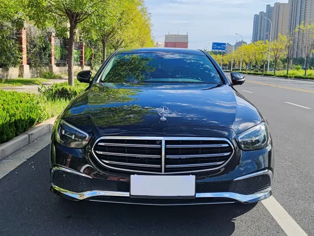 Mercedes-Benz E-Class — Фото автомобиля 2