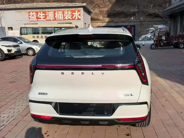 Geely Boyue L — Фото автомобиля 8