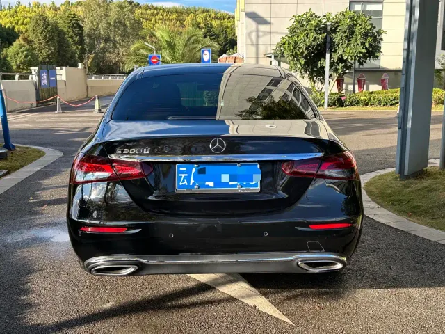 Mercedes-Benz E-Class — Фото автомобиля 5