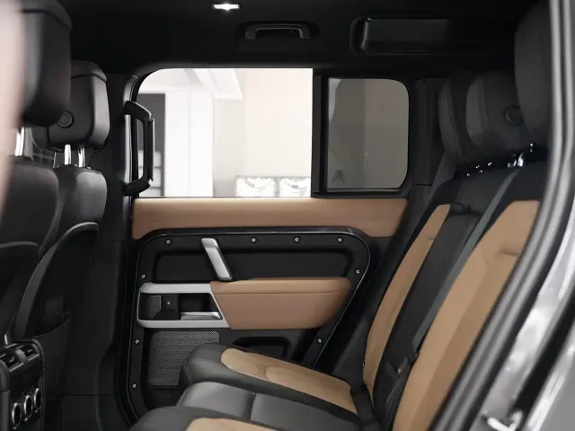 Land Rover Defender — Фото автомобиля 10