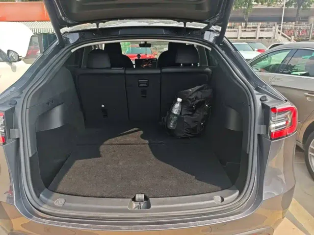 Tesla Model Y — Фото автомобиля 18