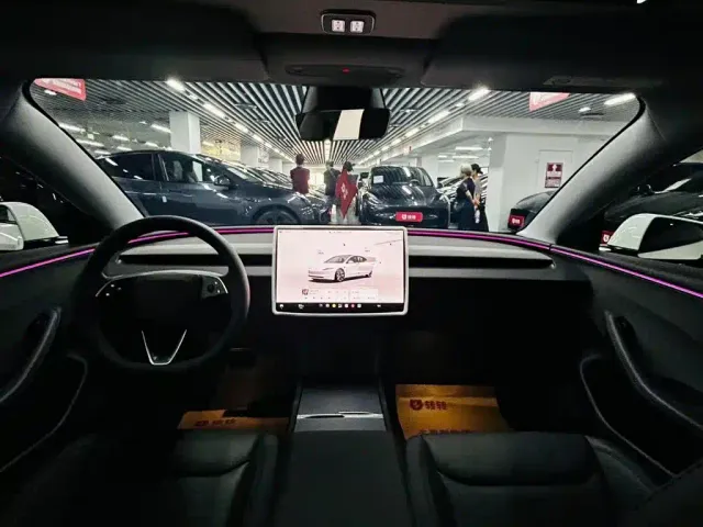 Tesla Model 3 — Фото автомобиля 8