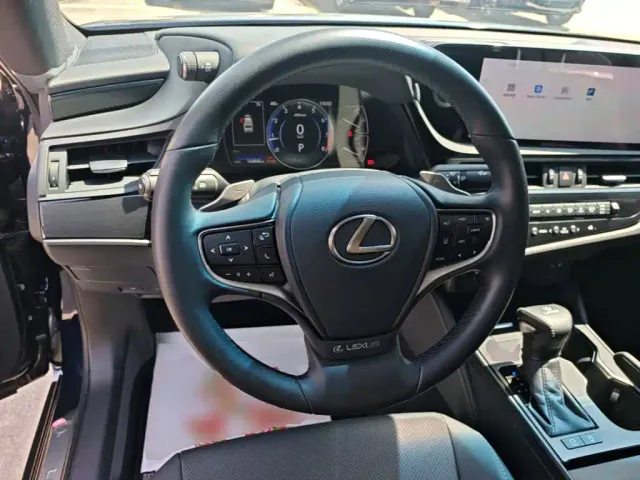 Lexus ES — Фото автомобиля 10