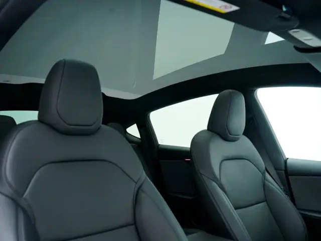 Tesla Model Y — Фото автомобиля 6