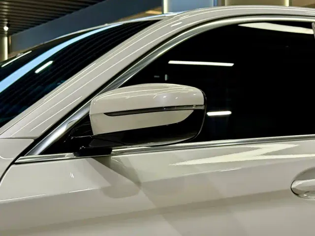BMW 5 Series — Фото автомобиля 11