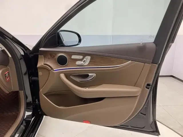 Mercedes-Benz E-Class — Фото автомобиля 26