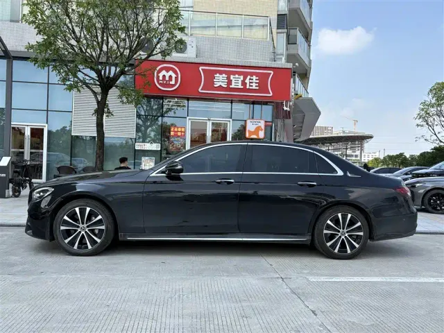 Mercedes-Benz E-Class — Фото автомобиля 3