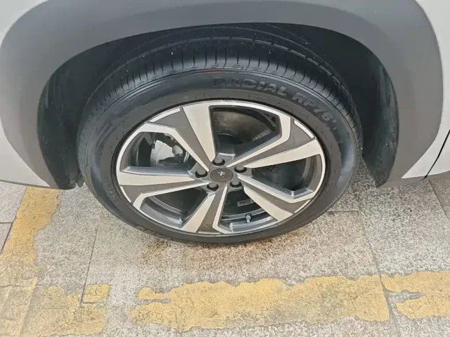 Geely Boyue L — Фото автомобиля 22