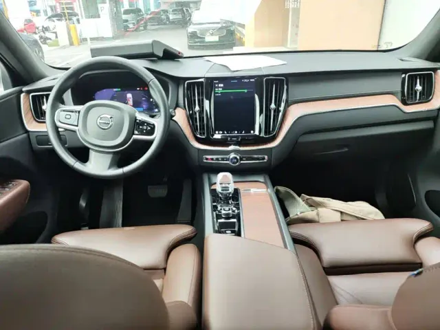 Volvo XC60 — Фото автомобиля 9