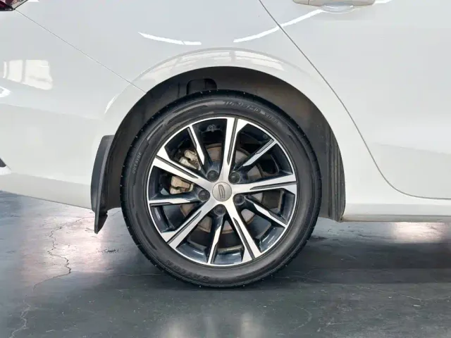 Geely Emgrand — Фото автомобиля 13