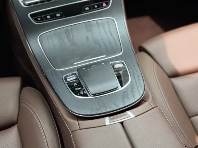 Mercedes-Benz E-Class — Фото автомобиля 15