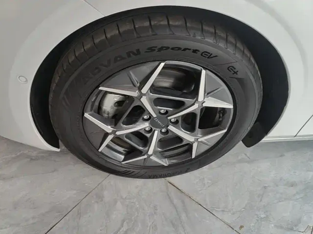 Lynk & Co Lynk & Co 10 EM-P 2025 Model 120km Base Version — Фото автомобиля 24