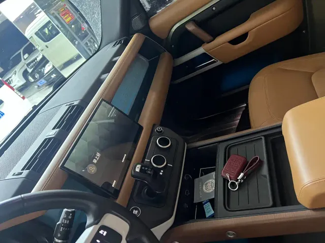 Land Rover Defender — Фото автомобиля 8
