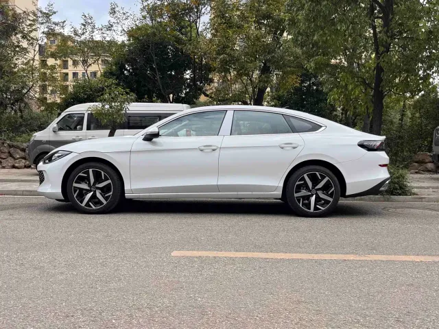 Volkswagen Lamando — Фото автомобиля 5