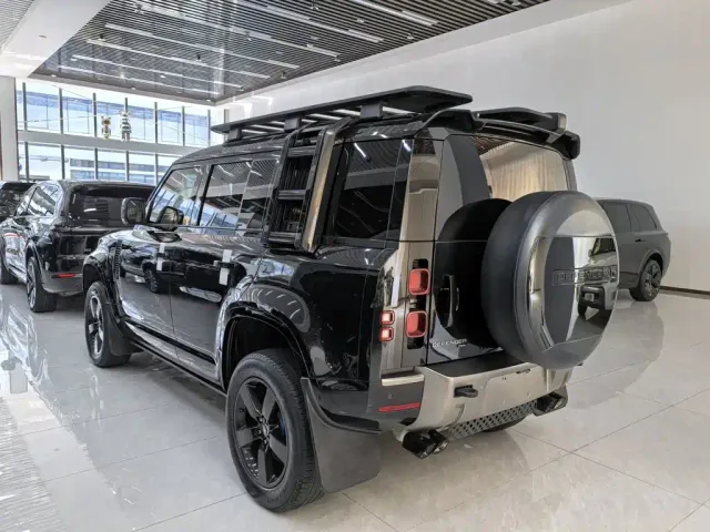 Land Rover Defender — Фото автомобиля 4