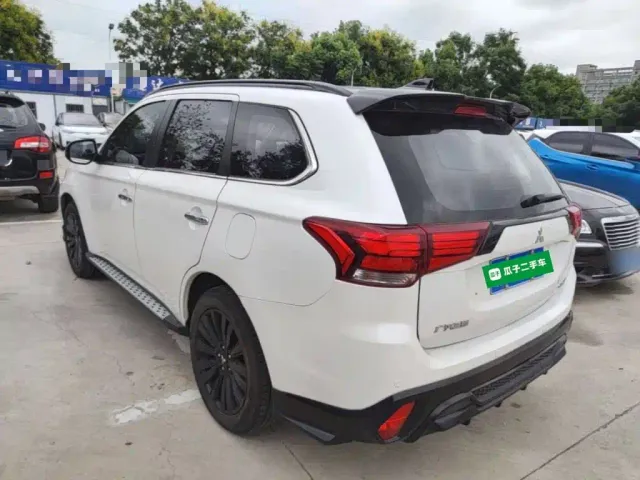 Mitsubishi Outlander — Фото автомобиля 4