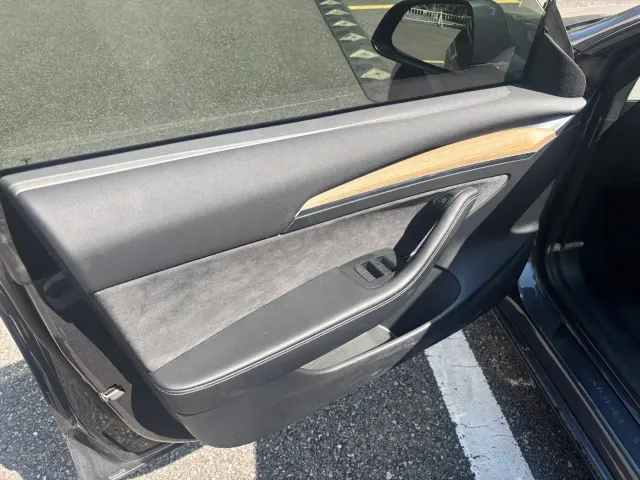 Tesla Model 3 — Фото автомобиля 4