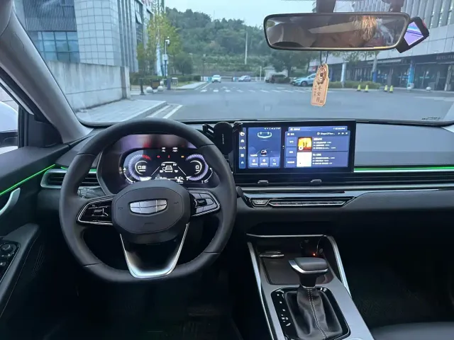 Geely Emgrand — Фото автомобиля 4