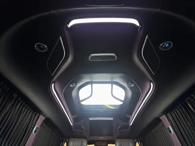 Mercedes-Benz V-Class — Фото автомобиля 13