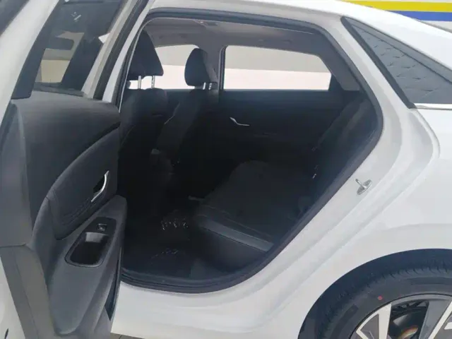 Hyundai Elantra — Фото автомобиля 11