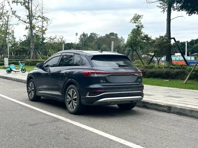Audi Q4 e-tron — Фото автомобиля 17