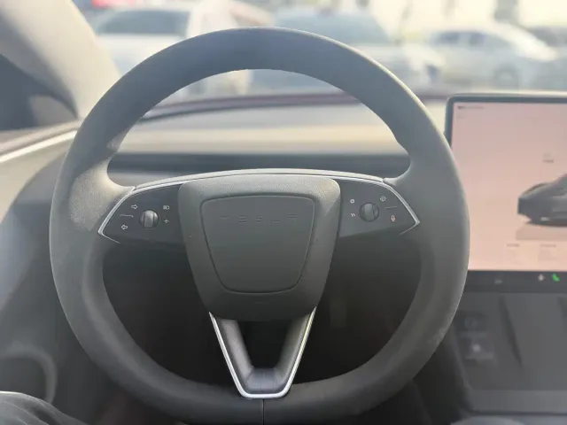 Tesla Model 3 — Фото автомобиля 18