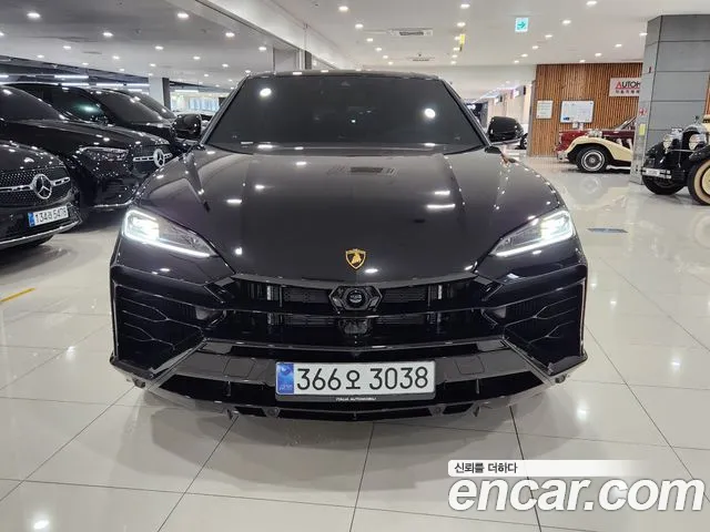 Lamborghini Urus — Фото автомобиля 3
