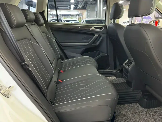 Volkswagen Tiguan L — Фото автомобиля 13