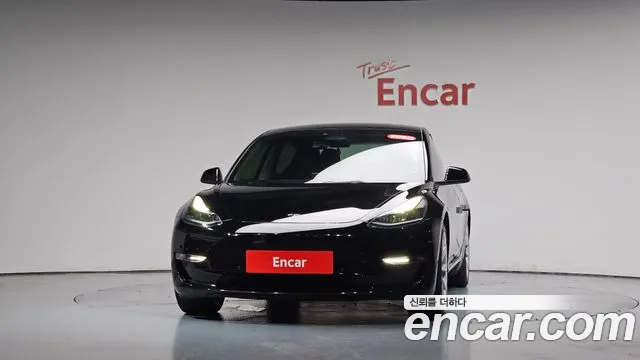 Tesla Model 3 — Фото автомобиля 3