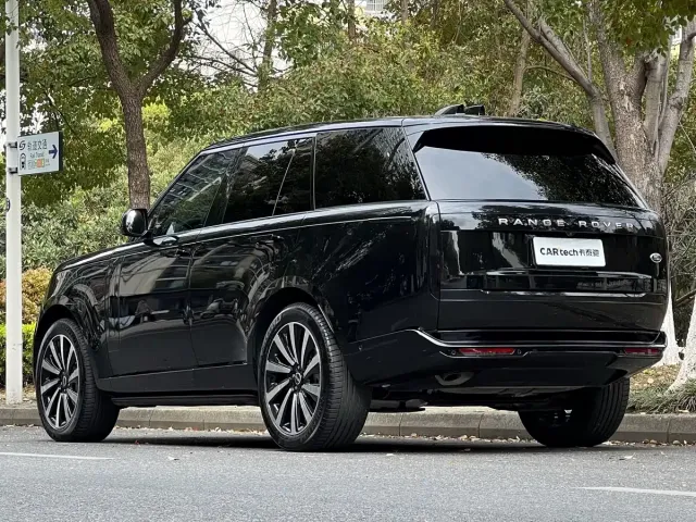 Land Rover Range Rover 2023 3.0 L6 360PS Golden Age Edition — Фото автомобиля 6