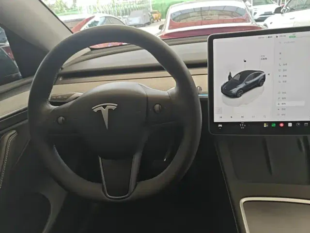 Tesla Model Y — Фото автомобиля 10