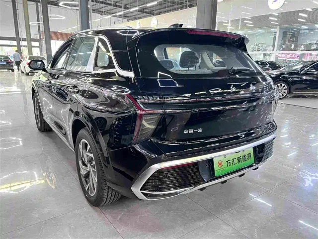 Hongqi HS3 PHEV — Фото автомобиля 13